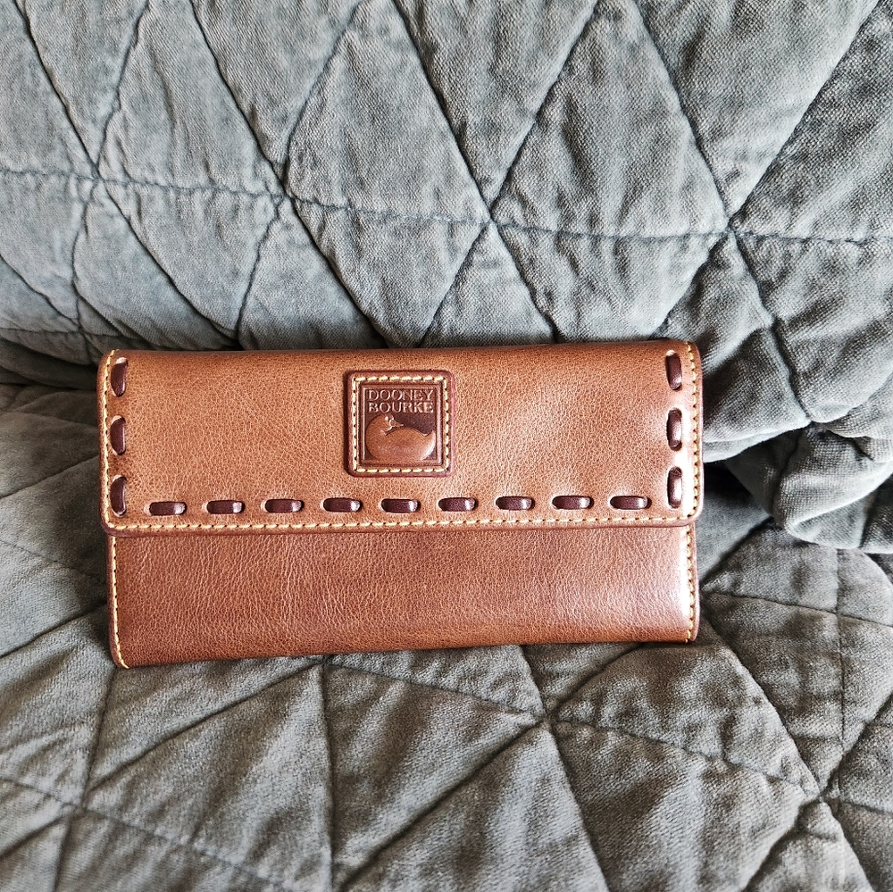Dooney and bourke florentine wallet